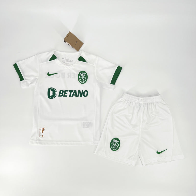 CAMISOLA SPORTING LISBOA EDIÇÃO TAÇA DAS TAÇAS 24/25 CONJUNTO INFANTIL